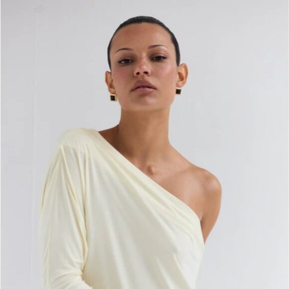 Heaven Mayhem Archer Earrings in Gold Black - Picture 3 of 5